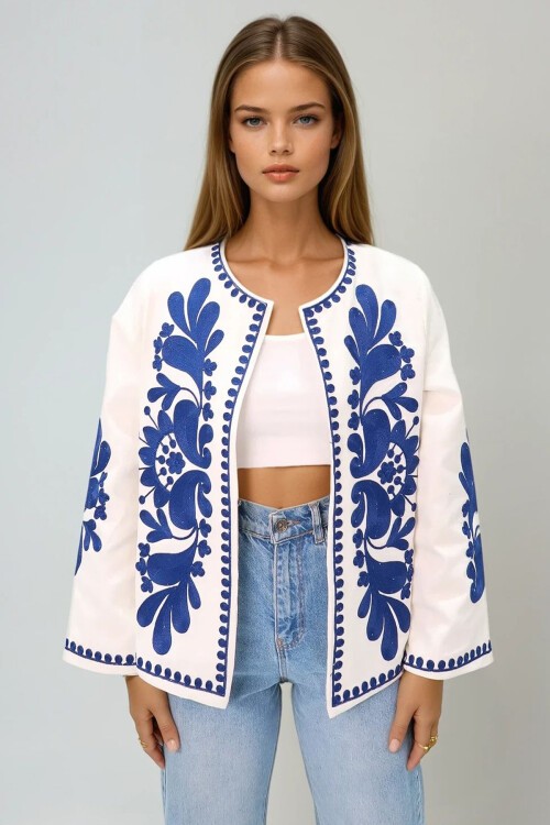 Ekru Nakış İşlemeli İçi Astarlı Ceket