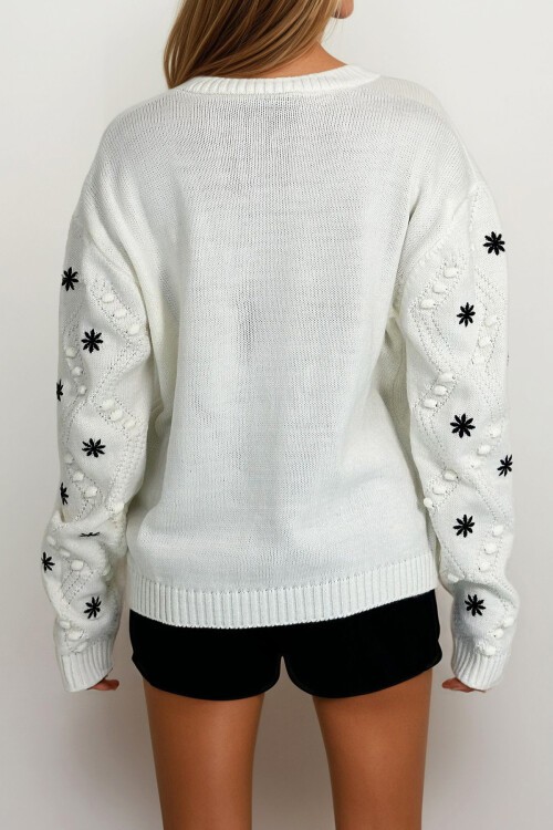 Ekru Nakışlı Triko Kazak