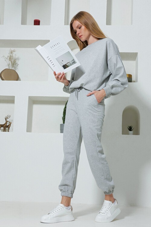 Gri Bisiklet Yaka Beli Ve Paçası Lastikli İki İplik Basic Eşofman Takımı