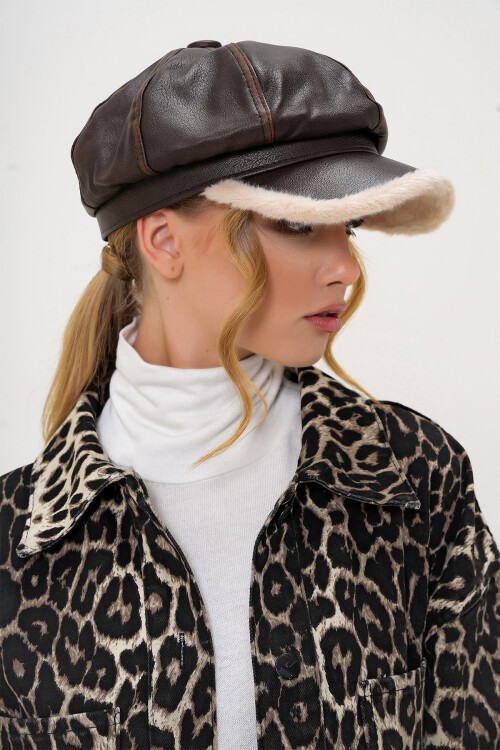 Kahverengi Peluş Siparli Suni Deri Kasket Şapka