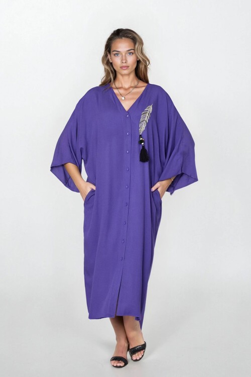 Lila Düğmeli Çift Cepli Nakışlı Büyük Beden Elbise