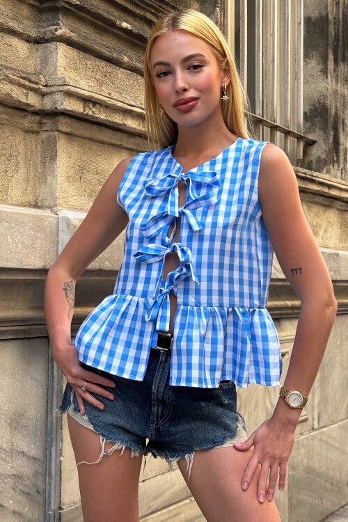 Mavi Bağlama Detaylı Eteği Volanlı Kolsuz Bluz