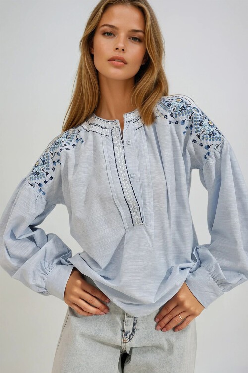 Mavi Bisiklet Yaka Omuzları Nakışlı Önü Düğmeli Terry Cotton Bluz