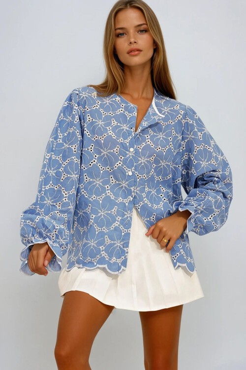 Mavi Düğme Detaylı Nakışlı Balon Kol Bluz