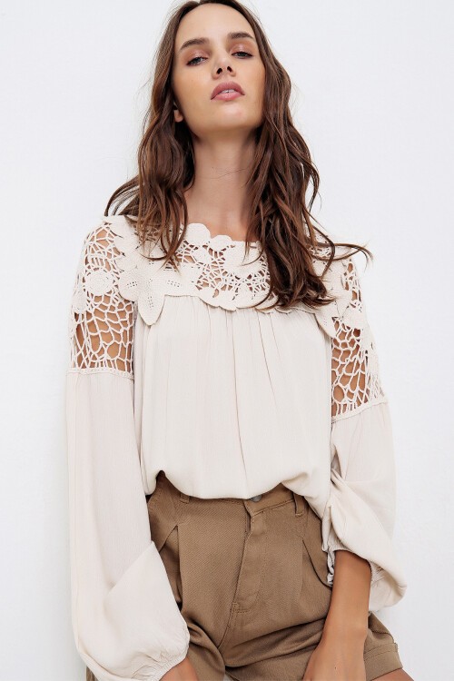 Açık Bej Örgü Motifli Dokuma Bluz Esq0030