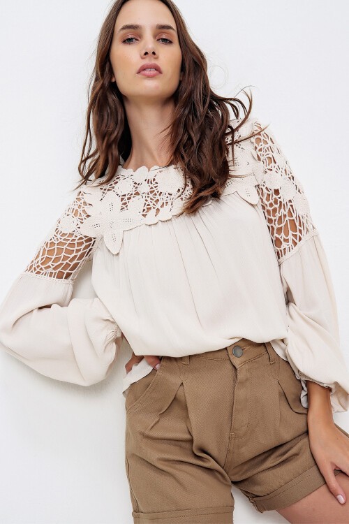 Açık Bej Örgü Motifli Dokuma Bluz Esq0030