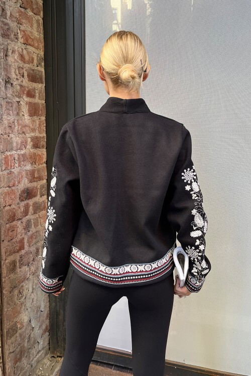 Siyah Özel Etnik Nakış İşlemeli Kaşe Ceket