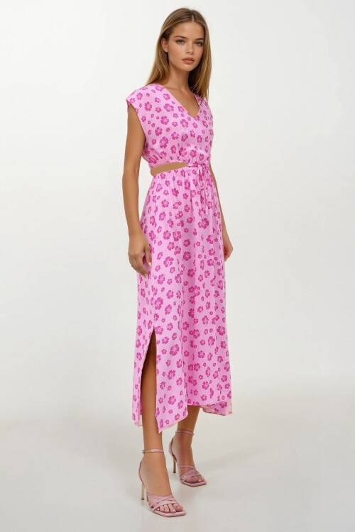 Pembe V Yaka Cut Out İp Detaylı Desenli Maxi Boy Yırtmaçlı Elbise