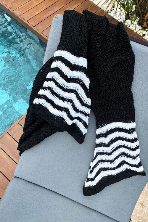 Siyah Ajur Desenli Kolu Şerit Detaylı Pareo Hırkası