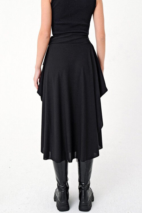 Siyah Asimetrik Kesim Beli Bağlamalı Etek