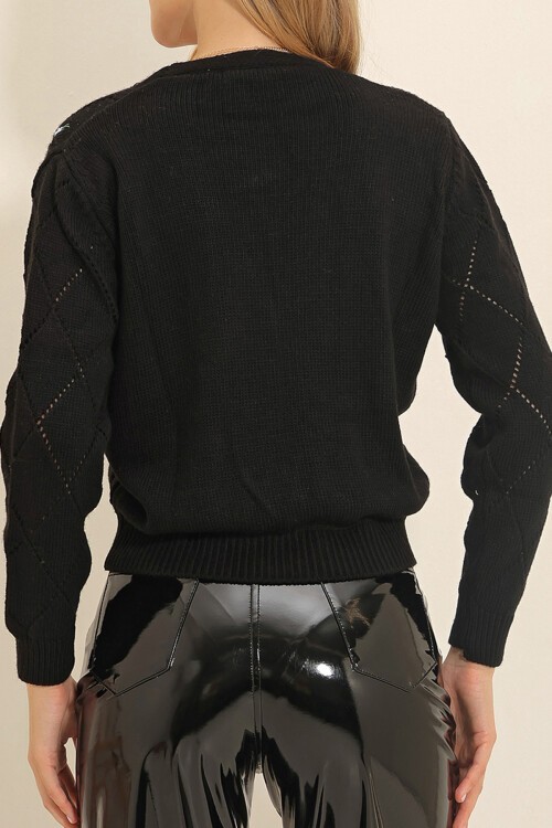 Siyah Baklava Desenli Çiçek Nakışlı Triko Hırka