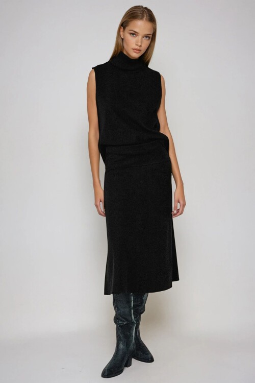 Siyah Balıkçı Yaka Selanik Örme Kolsuz Bluz Ve Etek Takım