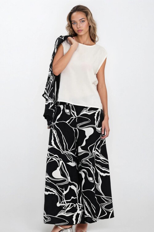 Siyah-Beyaz Desenli Kimono Kolsuz Bluz Ve Beli Lastikli Pantolon Büyük Beden Alt Üst Takım