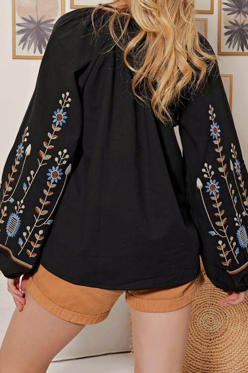 Siyah Bisiklet Yaka Önü Ve Kolları Nakışlı Keten Dokuma Bluz