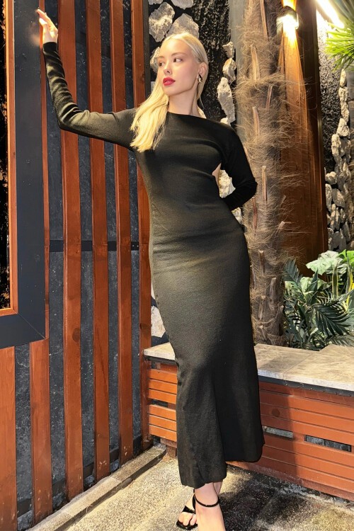 Siyah Bisiklet Yaka Sırt Dekolteli Yırtmaçlı Fitilli Elbise