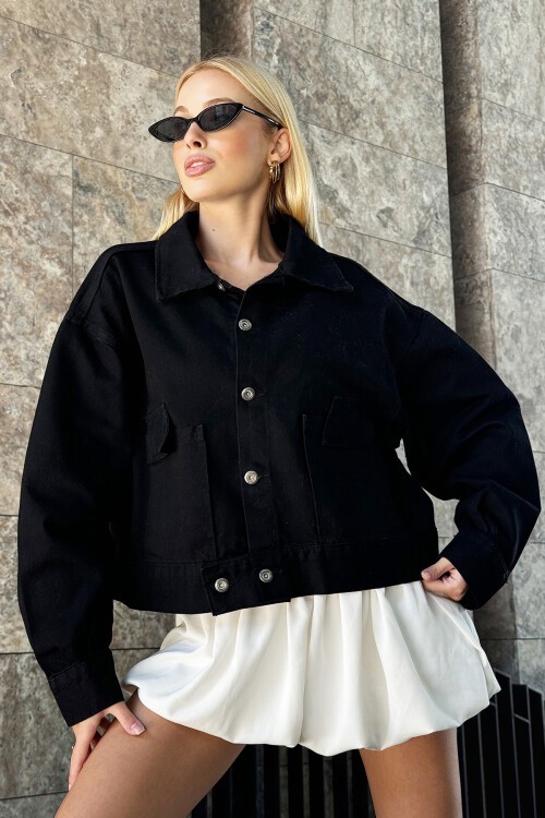 Siyah Cep Detaylı Düğmeli Kot Ceket