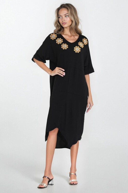 Siyah Çiçek Nakışlı Asimetrik Kesim Çift Cepli Büyük Beden Elbise