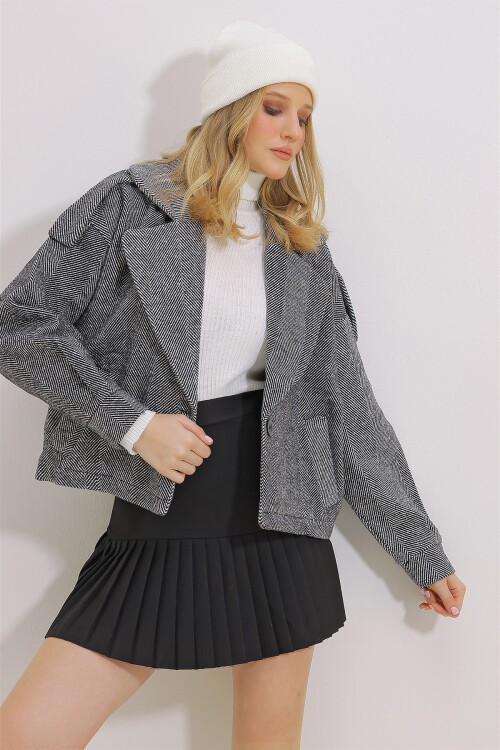 Siyah Çift Cepli Crop Kaşe Mont