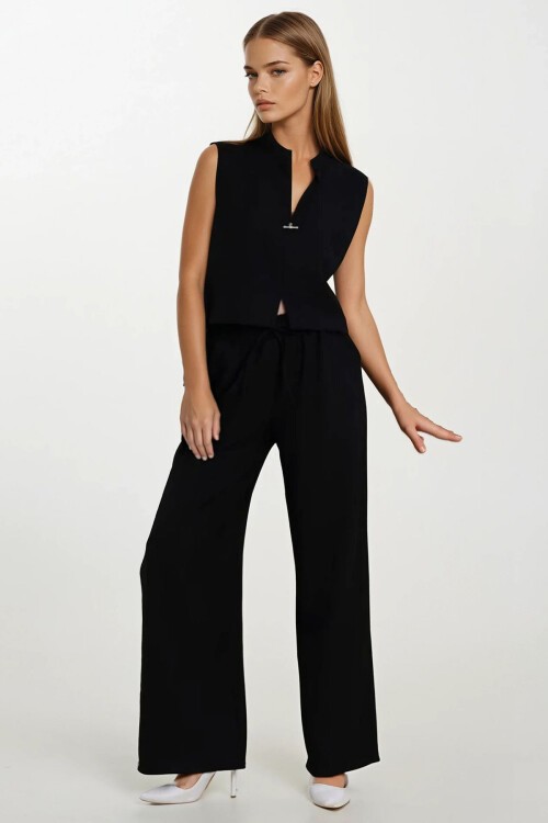 Siyah Hakim Yaka Aksesuar Kapamalı Bluz Ve Bağcıklı Palazzo Pantolon Takım