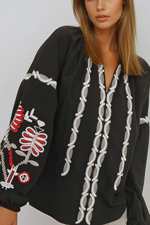 Siyah Hakim Yaka Nakışlı Dokuma Bluz