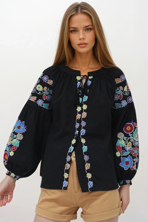 Siyah Hakim Yaka Püskül Bağcıklı Nakışlı Armürlü Dokuma Gömlek