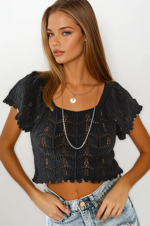 Siyah Kare Yaka Ajurlu Triko Bluz
