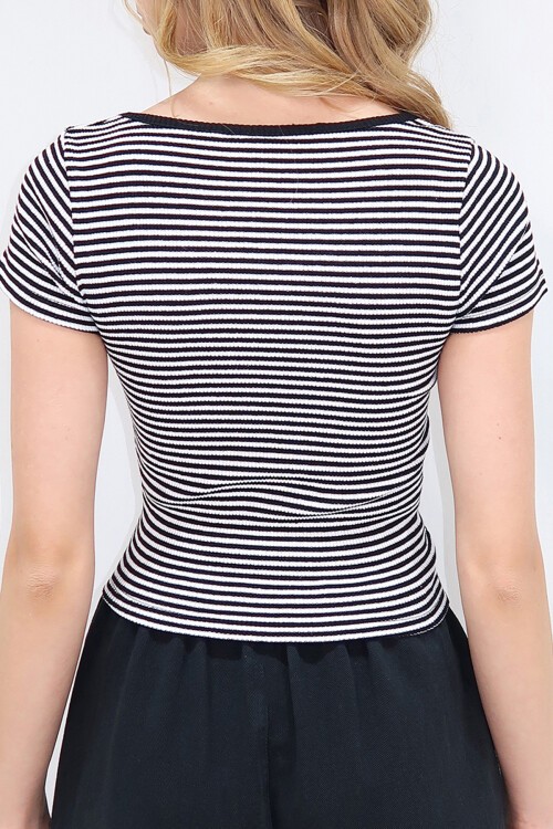 Siyah Kare Yaka Çizgli Crop Bluz