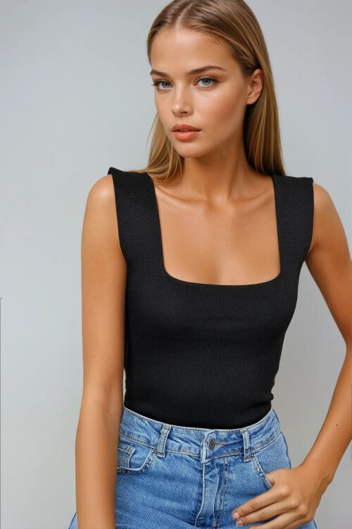 Siyah Kare Yaka İnce Merserize Bluz