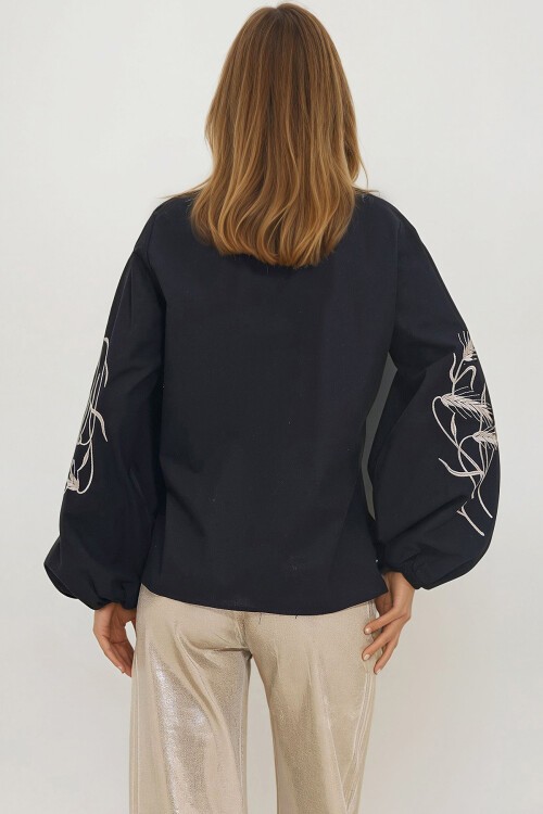 Siyah Kolları İşlemeli Poplin Dokuma Gömlek