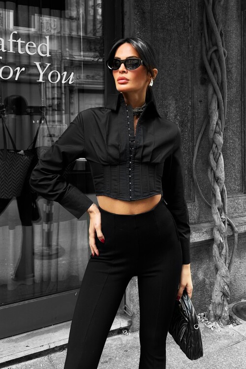 Siyah Kopça Kapamalı Gömlek