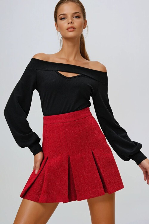 Siyah Madonna Yaka Cut Out Detaylı Örme Bluz