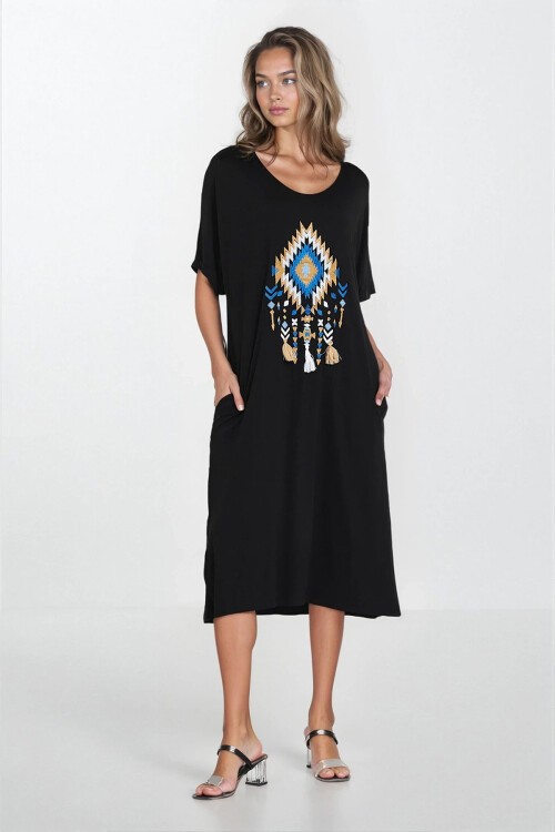 Siyah Nakışlı Kayık Yaka Büyük Beden Elbise