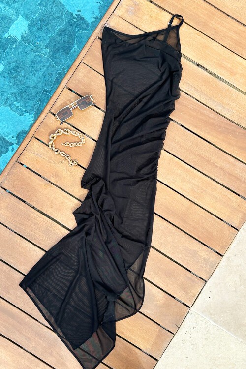 Siyah Tek Omuzlu Yandan Büzgülü Yırtmaçlı Tül Plaj Elbisesi