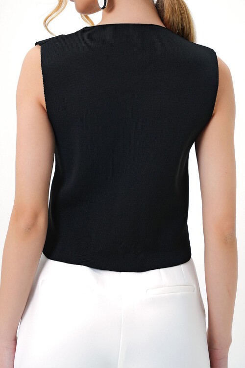 Siyah V Yaka Düğmeli Yazlık Triko Yelek