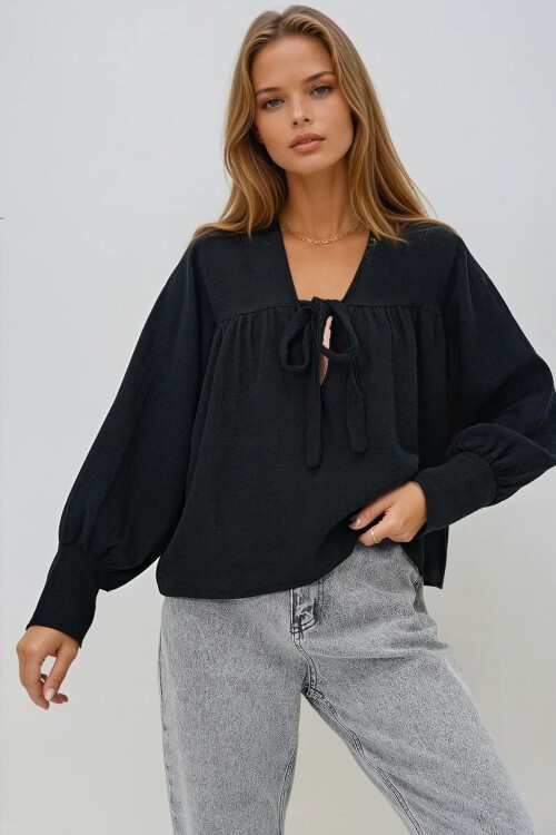 Siyah V Yaka Göğüsten Bağlamalı Büzgülü Yazlık Dokuma Bluz