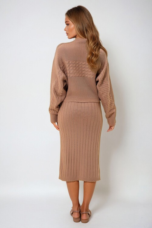 Sütlü Kahve Dik Yaka Yarasa Kol Crop Kalın Kışlık Kazak Ve Askılı Jile Takım