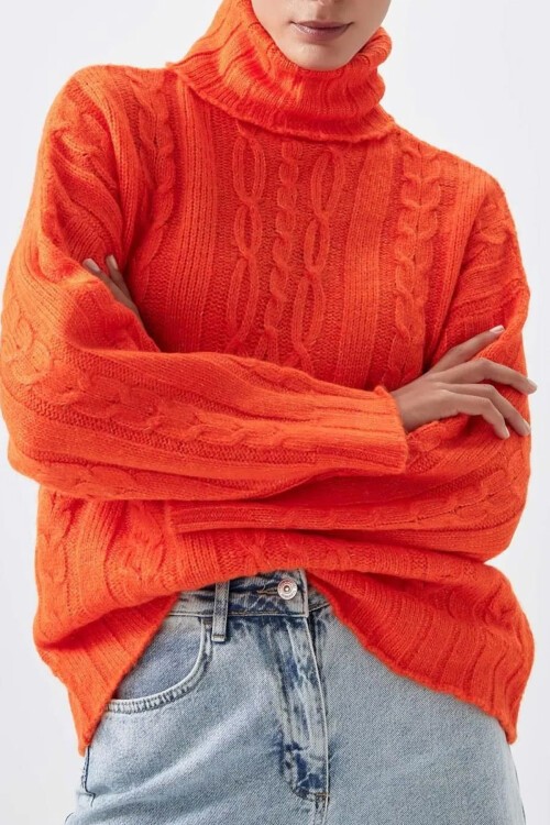 Turuncu Boğazlı Örgülü Triko Kazak