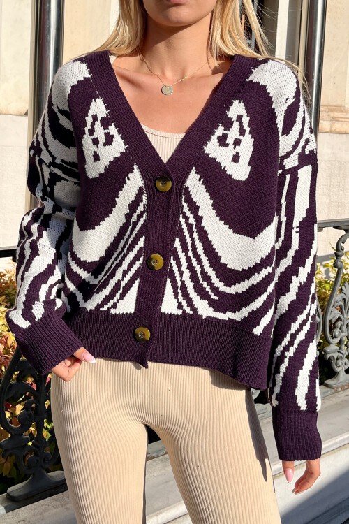 Mor V Yaka Düğmeli Soyut Desen Kalın Örme Hırka