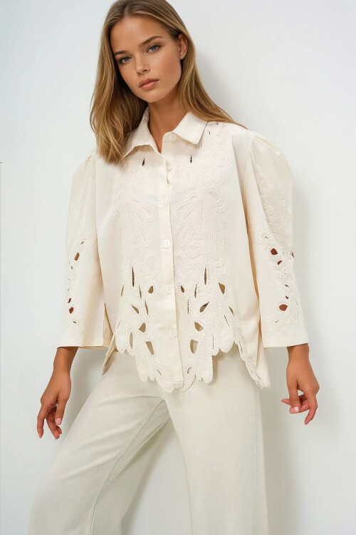 Vanilya Süzene Nakışlı Tasarım Dokuma Gömlek