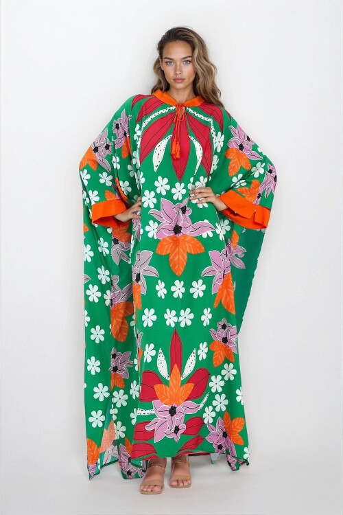 Yeşil Bağlama Detaylı Yırtmaçlı Büyük Beden Viskon Elbise