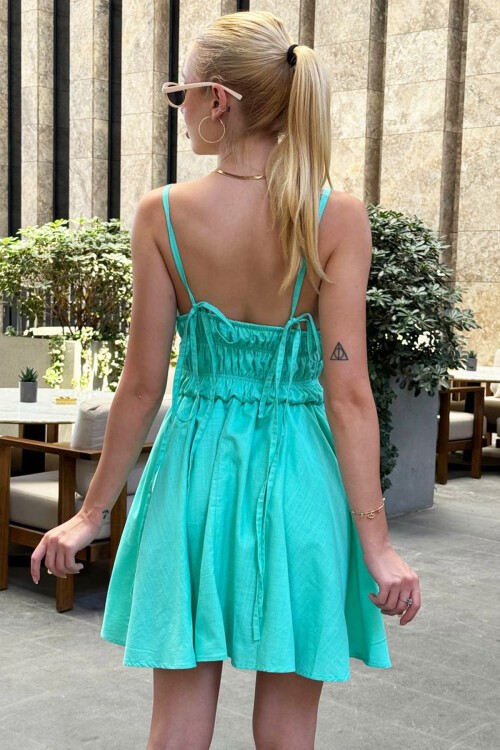 Yeşil İnce Askılı Bağlama Detaylı Büzgülü Mini Elbise