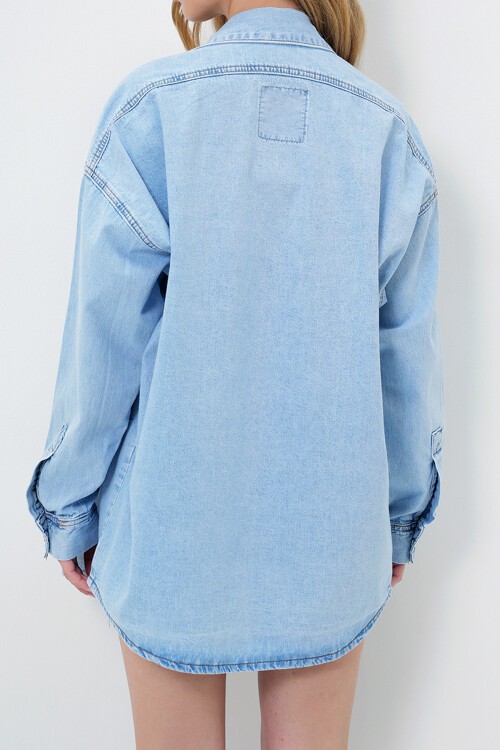 Açık Mavi Çıtçıt Kapamalı Oversize Mevsimlik Jean Gömlek Ceket