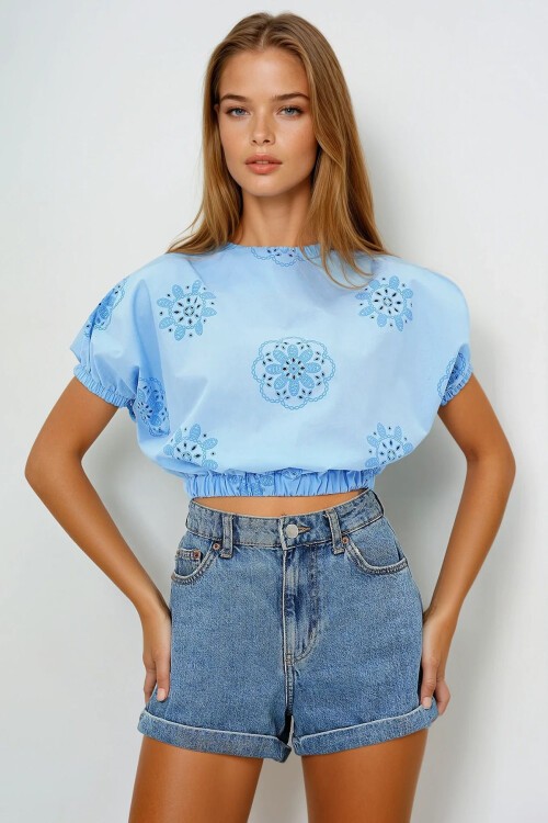 Bebe Mavi Geniş Yaka Güpür Premium Crop Dokuma Bluz