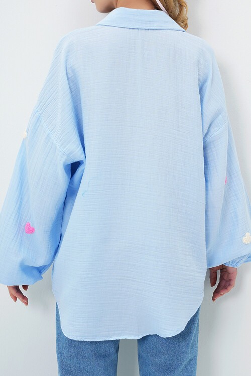 Bebe Mavi Süzene Kalp İşlemeli Oversize Müslin Keten Gömlek