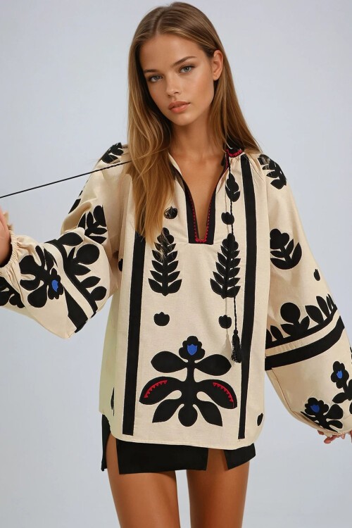 Bej Kayık Yaka Püskül Detaylı Nakış İşlemeli Balon Kol Dokuma Bluz