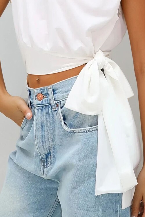 Beyaz Bisiklet Yaka Vatkalı Beli Bağlama Detaylı Sandy Bluz