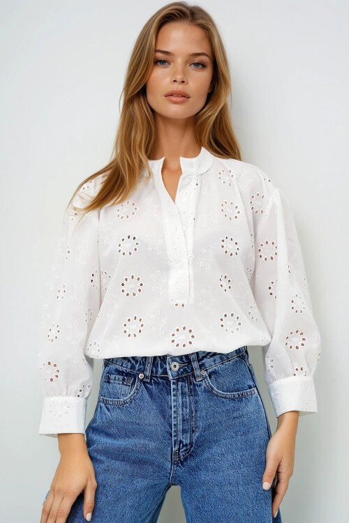 Beyaz Hakim Yaka Balon Kol Nakış İşlemeli Dokuma Bluz