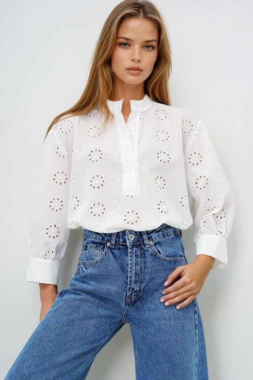 Beyaz Hakim Yaka Balon Kol Nakış İşlemeli Dokuma Bluz