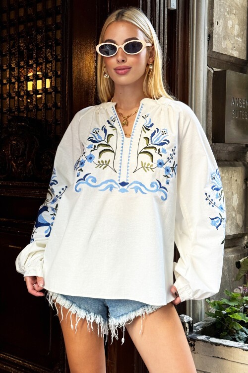 Beyaz Hakim Yaka Etnik Nakışlı Dokuma Bluz