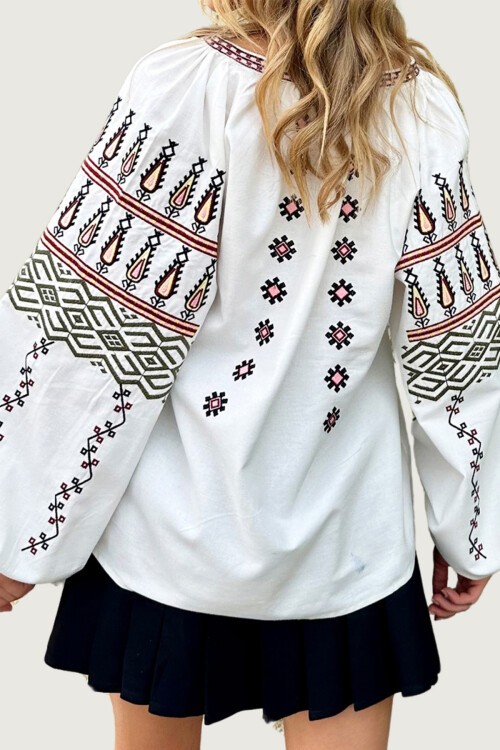 Beyaz Hakim Yaka Nakışlı Balon Kol Poplin Dokuma Bluz